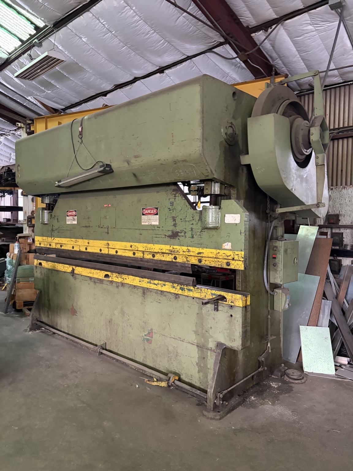 Press brake in the shop